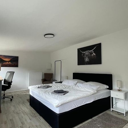 Apartament Oase Im Gruenen Hinterhof, Eg, Ruhe, Terrasse, Carport, Free Paytv, Kaffee&Tee, Fahrraeder Duisburg Zewnętrze zdjęcie