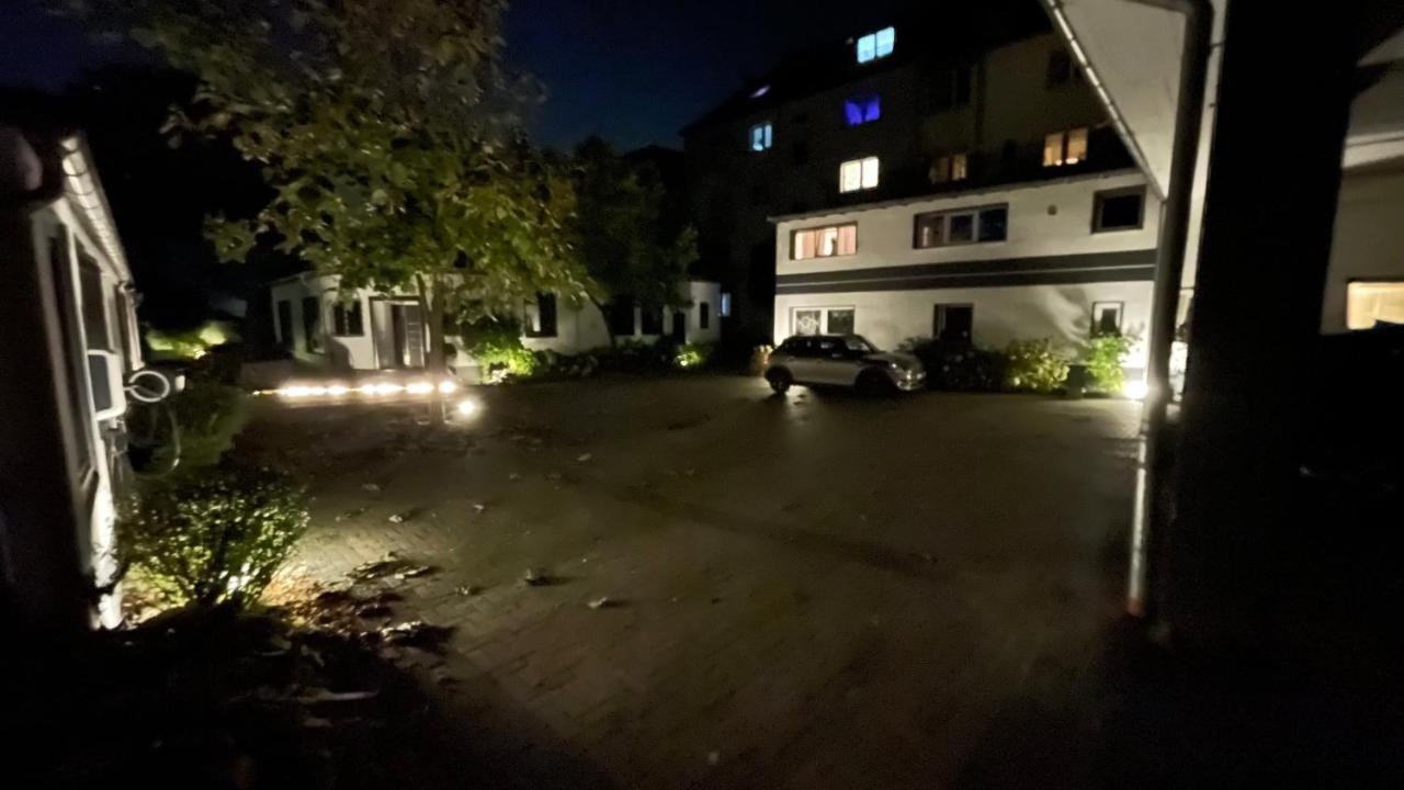 Apartament Oase Im Gruenen Hinterhof, Eg, Ruhe, Terrasse, Carport, Free Paytv, Kaffee&Tee, Fahrraeder Duisburg Zewnętrze zdjęcie