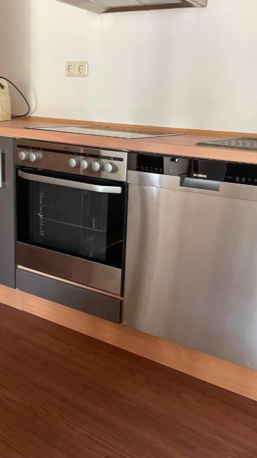 Apartament Oase Im Gruenen Hinterhof, Eg, Ruhe, Terrasse, Carport, Free Paytv, Kaffee&Tee, Fahrraeder Duisburg Zewnętrze zdjęcie