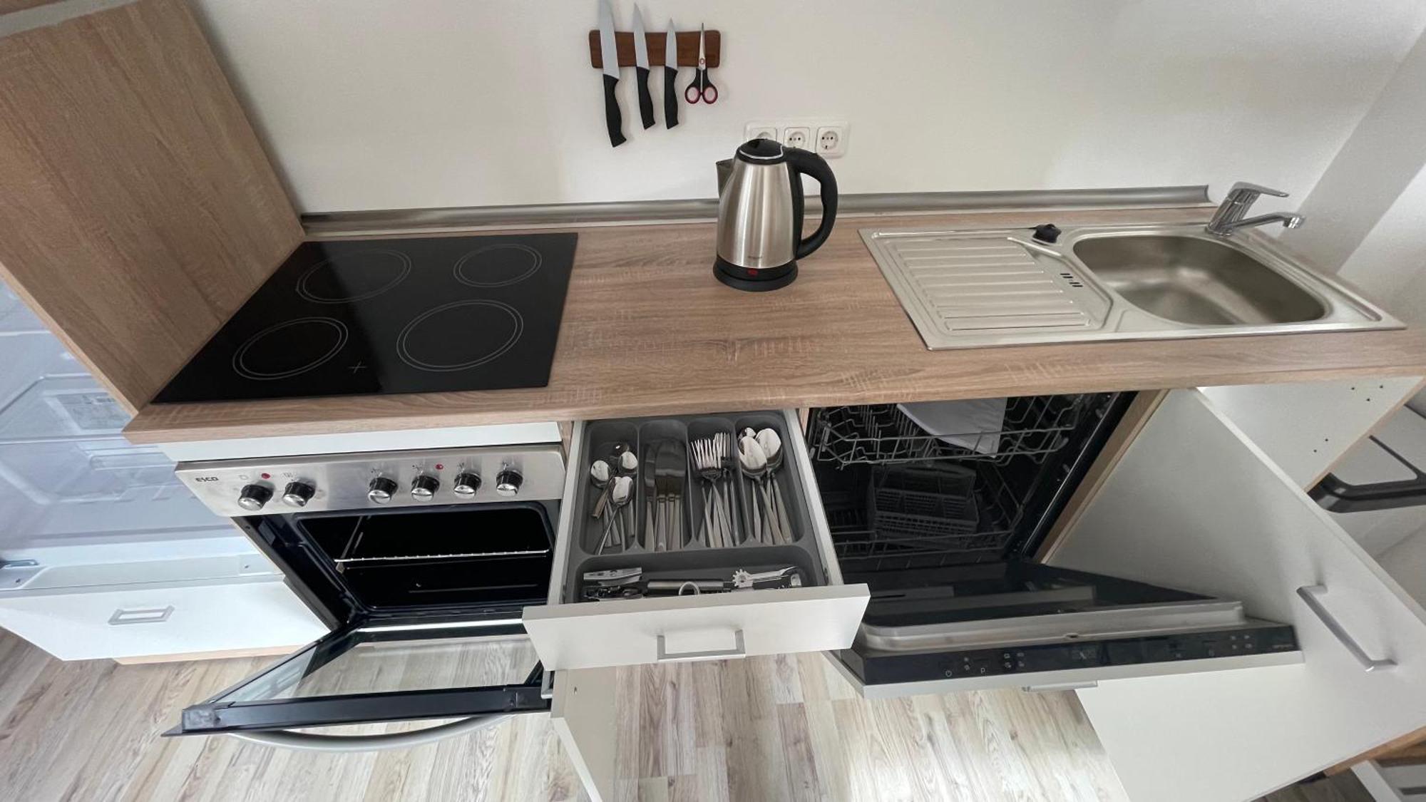 Apartament Oase Im Gruenen Hinterhof, Eg, Ruhe, Terrasse, Carport, Free Paytv, Kaffee&Tee, Fahrraeder Duisburg Zewnętrze zdjęcie