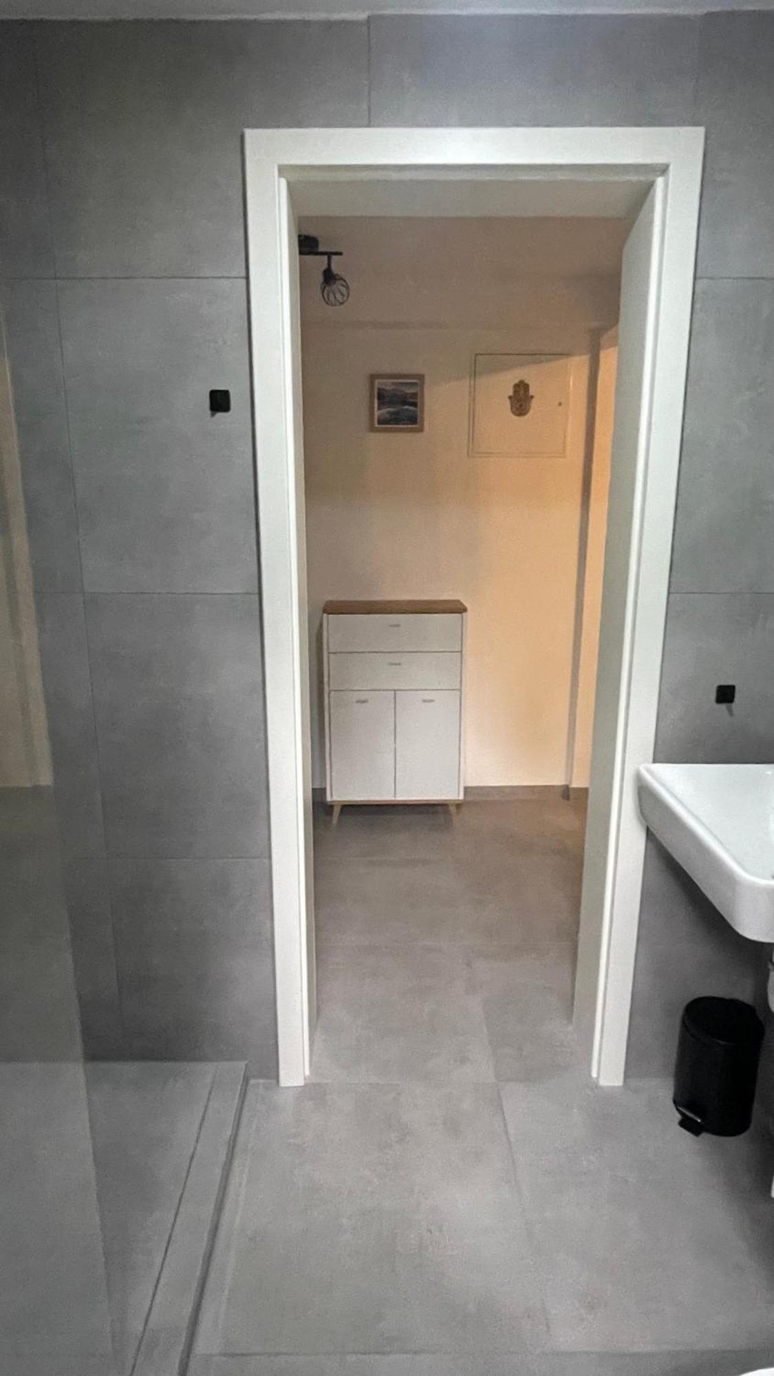 Apartament Oase Im Gruenen Hinterhof, Eg, Ruhe, Terrasse, Carport, Free Paytv, Kaffee&Tee, Fahrraeder Duisburg Zewnętrze zdjęcie