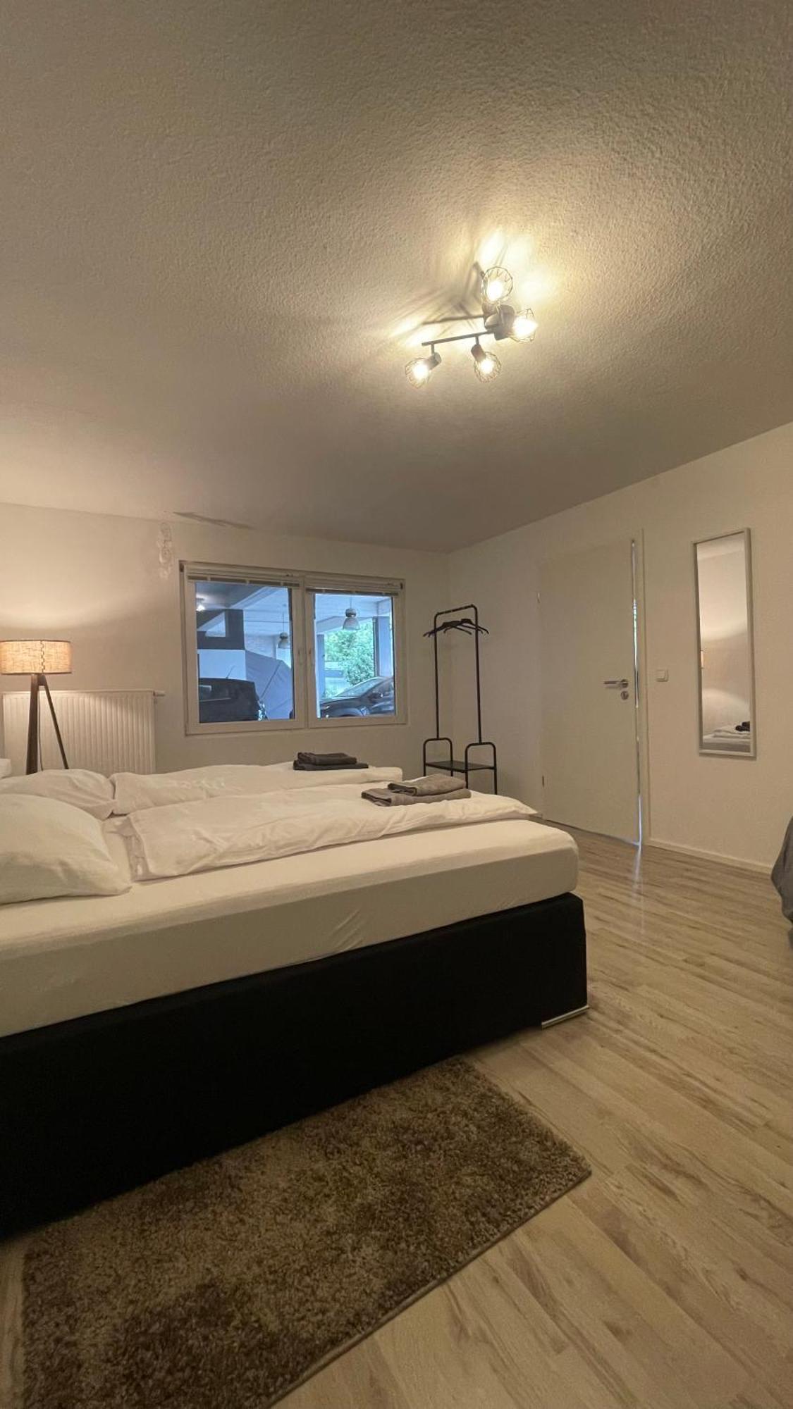 Apartament Oase Im Gruenen Hinterhof, Eg, Ruhe, Terrasse, Carport, Free Paytv, Kaffee&Tee, Fahrraeder Duisburg Zewnętrze zdjęcie